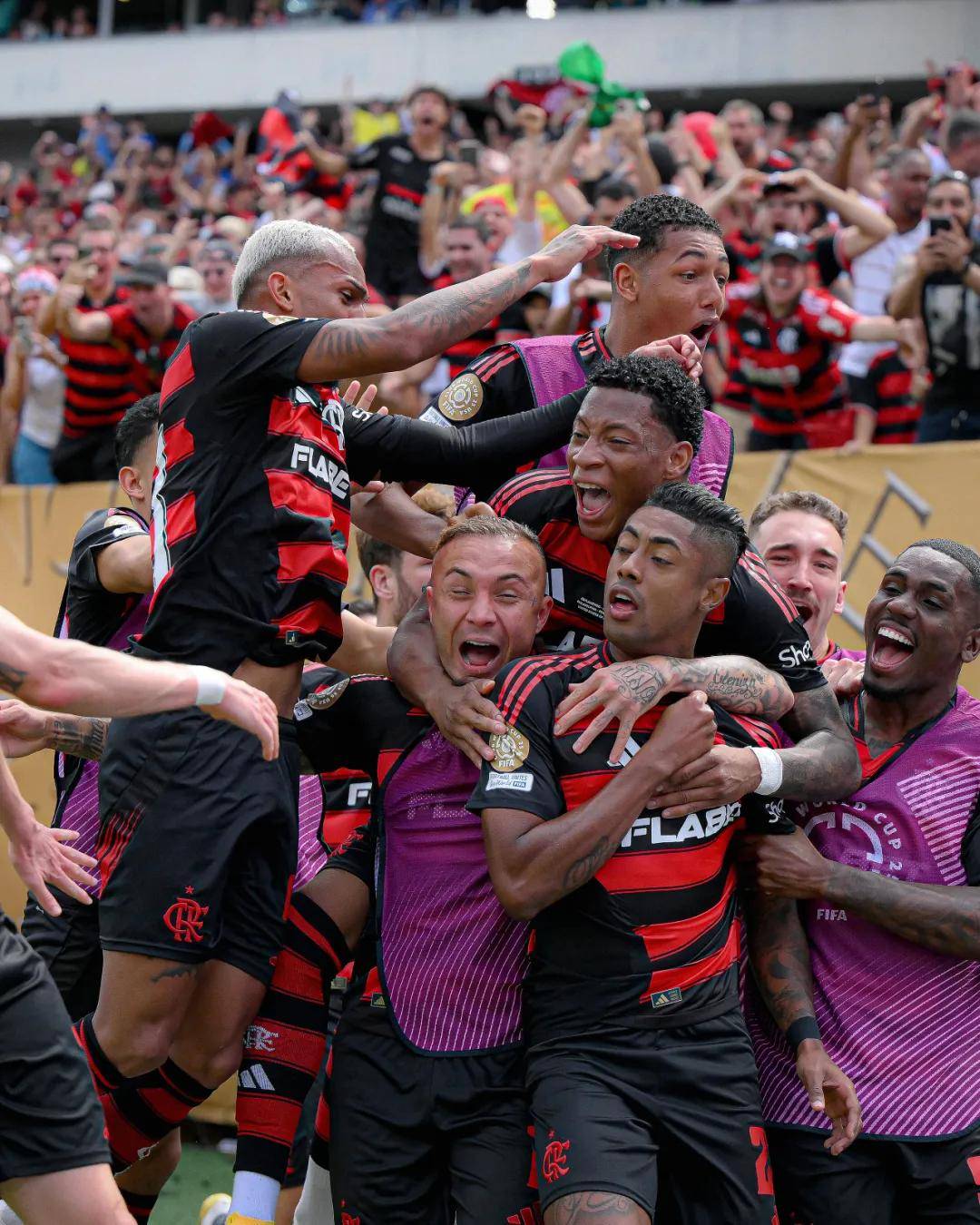 包含南美洲足球明星转会欧洲豪门俱乐部，全场震撼的词条