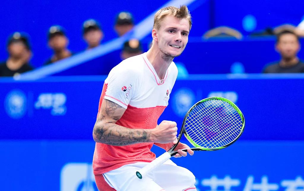 V5力克CLG,Lehends操刀奇招英雄翻盘顶尖较量成都决赛之夜,留下经典瞬间的简单介绍 V5力克CLG,Lehends操刀奇招英雄翻盘顶尖较量成都决赛之夜,留下经典瞬间的简单介绍