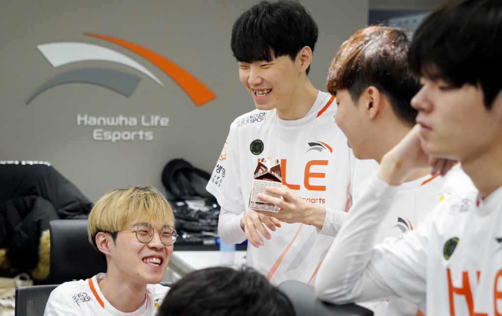 包含KT翻盘TSM，ShowMaker单局斩获MVP焦点之战入围赛，让粉丝疯狂欢呼的词条